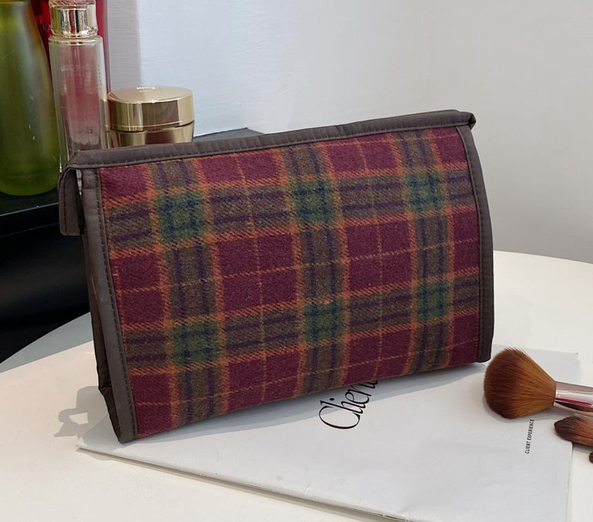 Contrast Plaid Clutch with Zipper