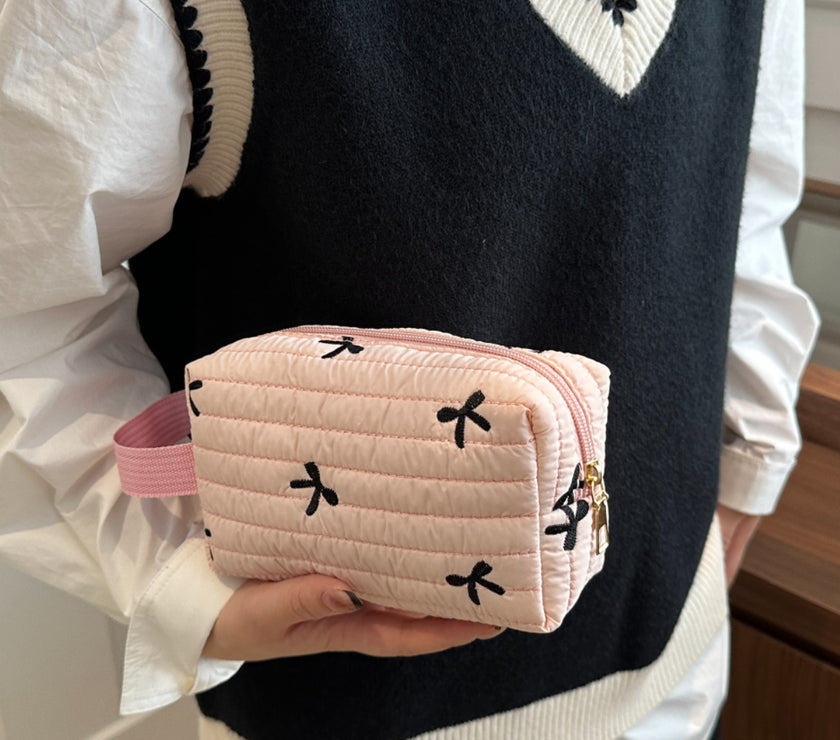 Texture Contrast Bow Wristlet