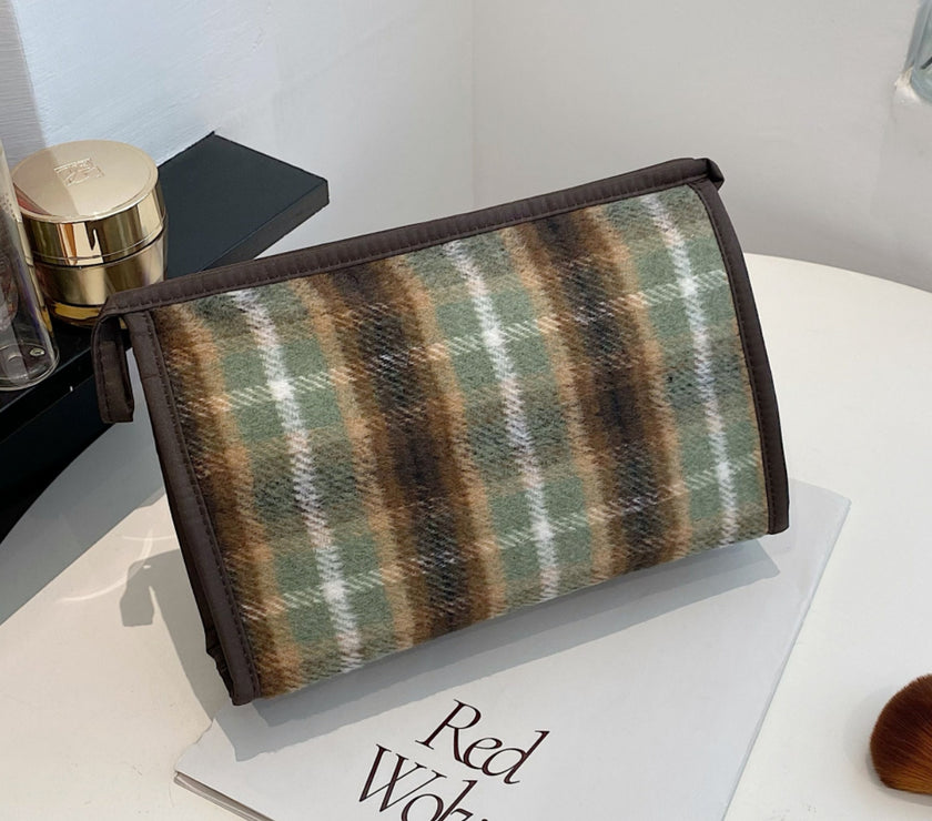 Contrast Plaid Clutch with Zipper