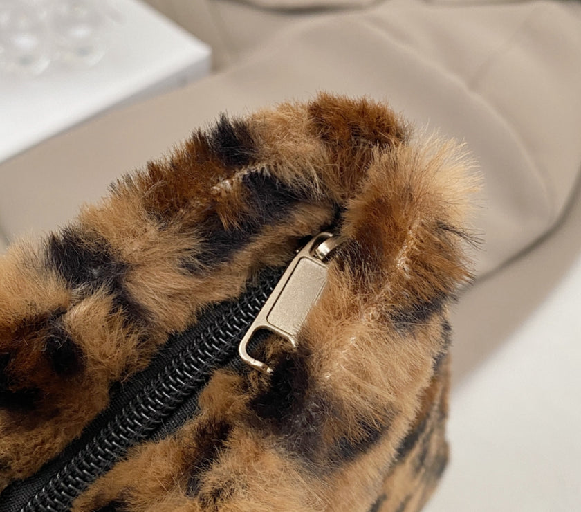 Leopard Fluff Handbag with Zip