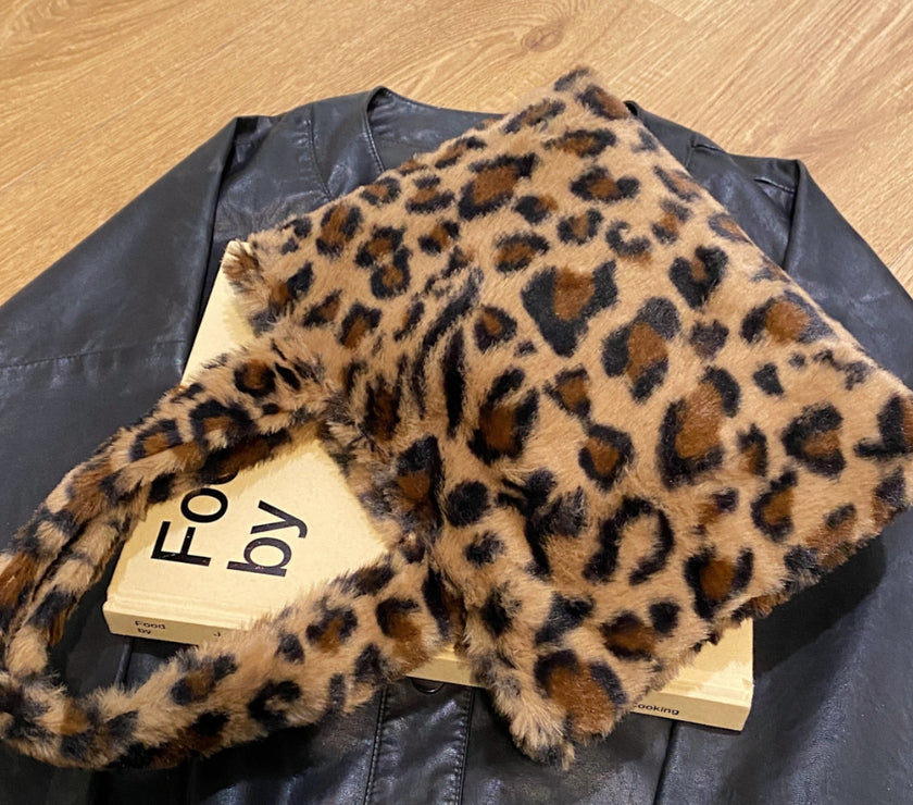 Leopard Fluff Handbag with Zip