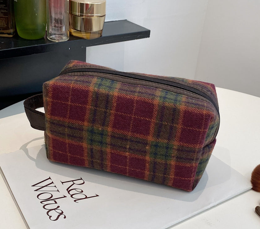 Contrast Plaid Clutch with Zipper
