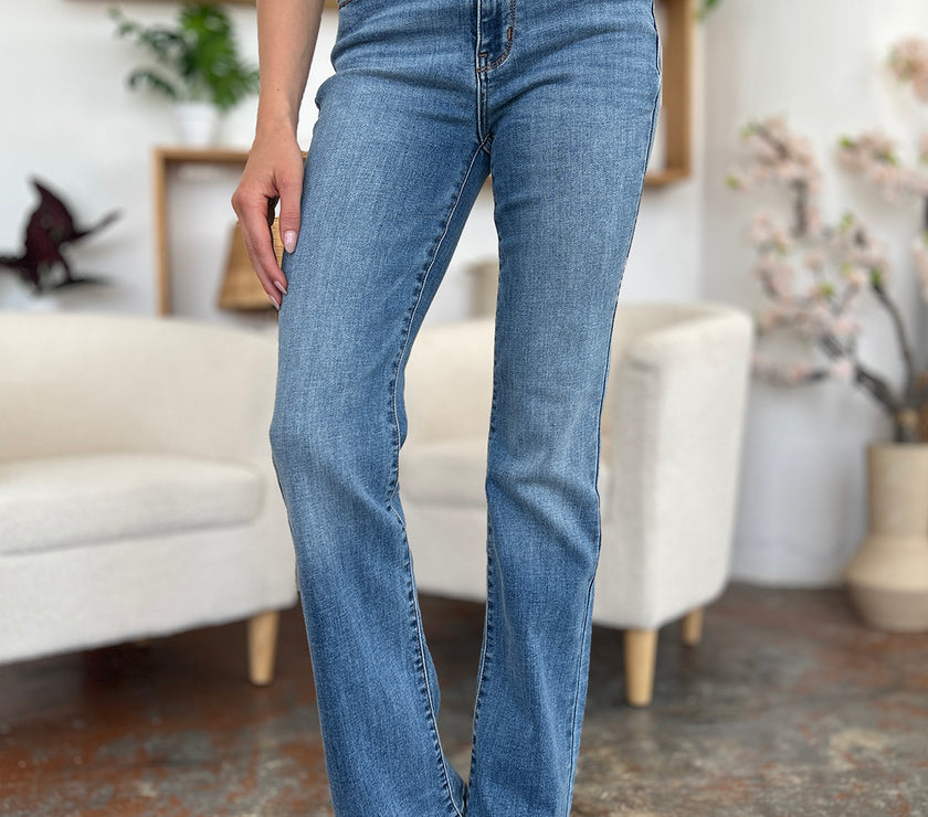 Judy Blue Full Size Mid-Rise Waist Straight Jeans