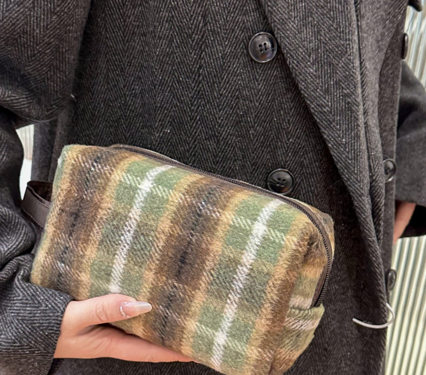 Contrast Plaid Clutch with Zipper