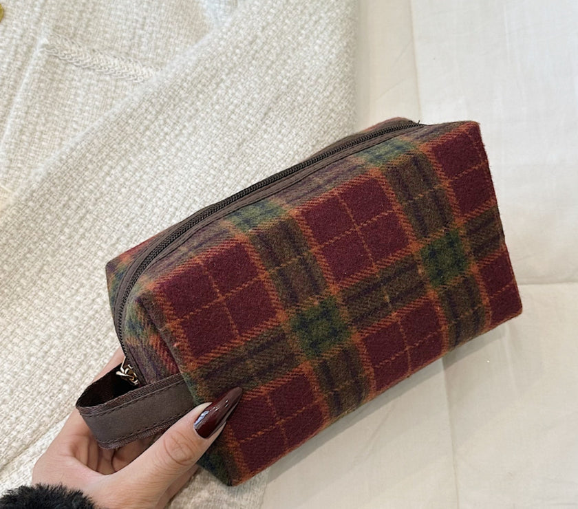 Contrast Plaid Clutch with Zipper
