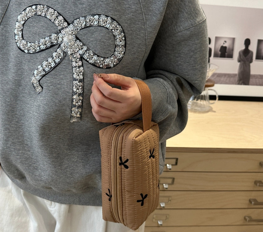 Texture Contrast Bow Wristlet