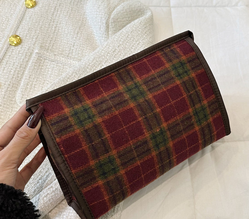 Contrast Plaid Clutch with Zipper
