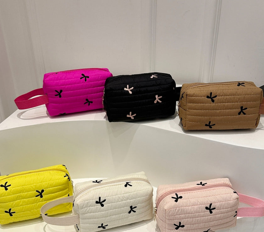 Texture Contrast Bow Wristlet