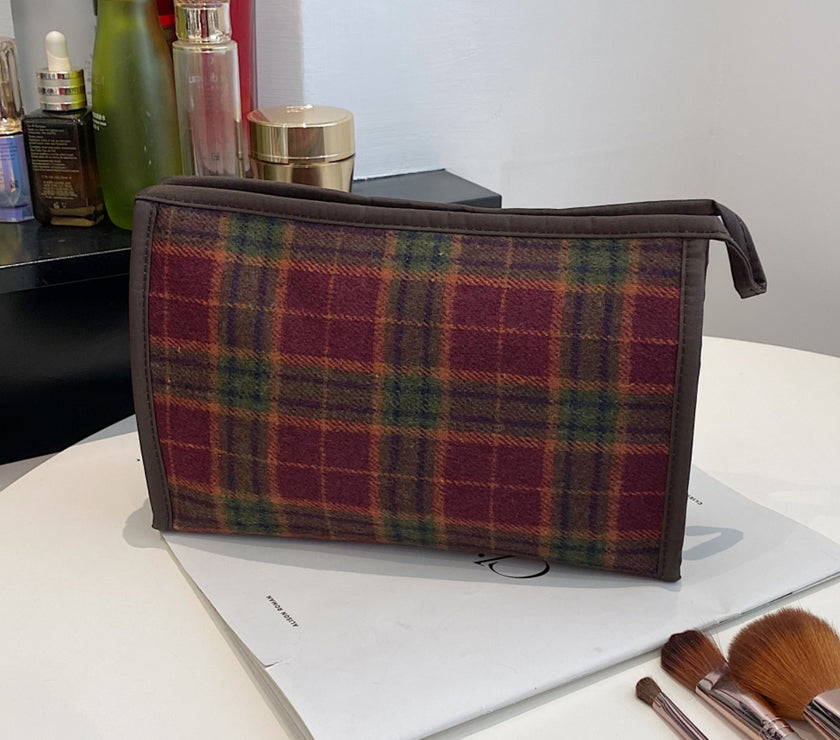 Contrast Plaid Clutch with Zipper