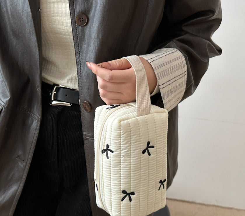 Texture Contrast Bow Wristlet