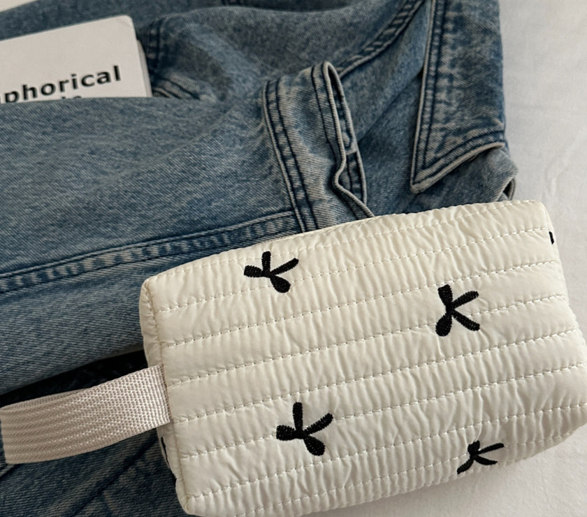 Texture Contrast Bow Wristlet