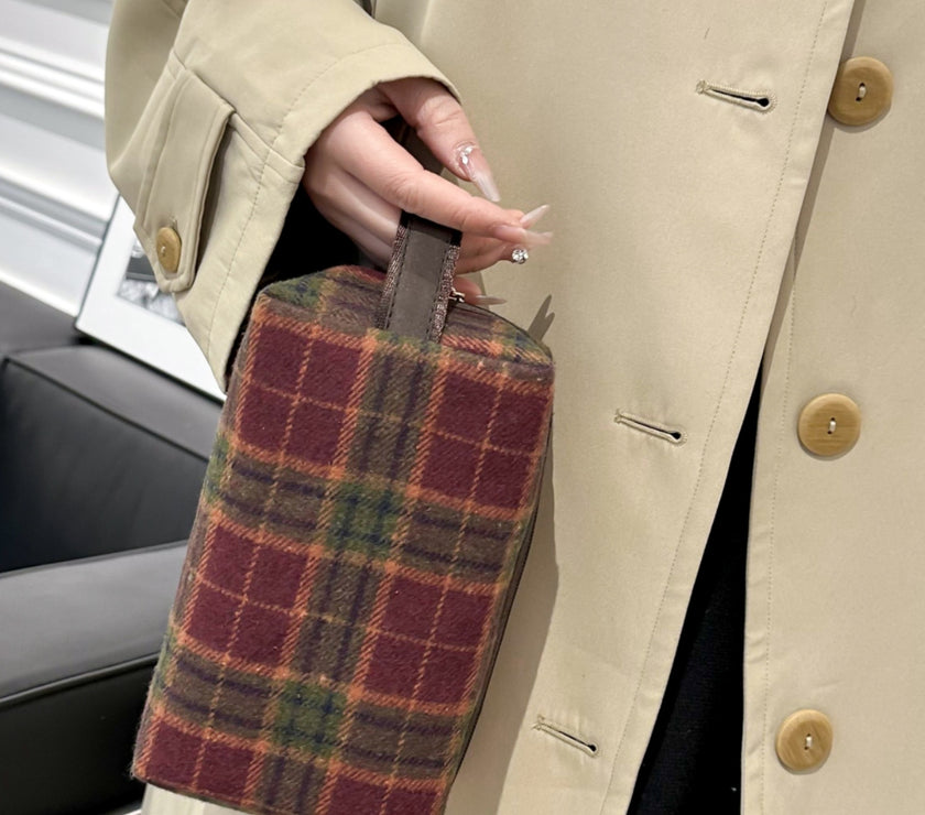 Contrast Plaid Clutch with Zipper