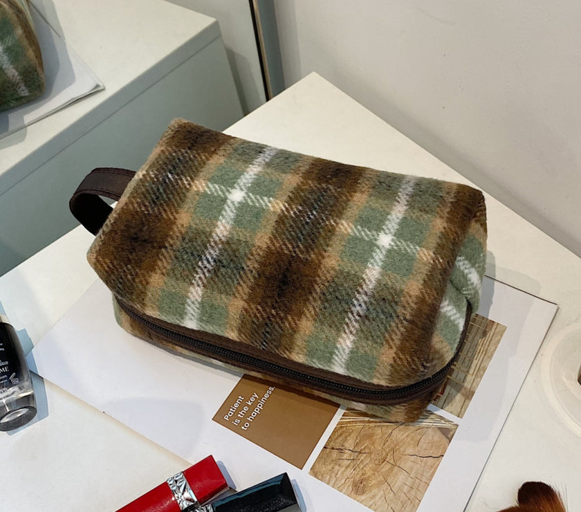 Contrast Plaid Clutch with Zipper