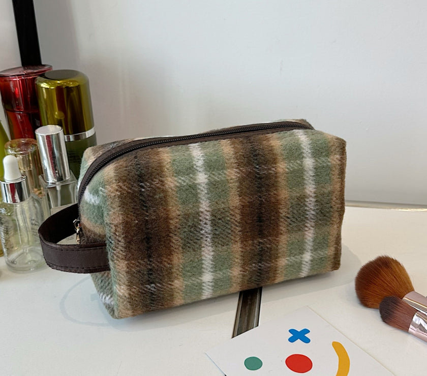 Contrast Plaid Clutch with Zipper