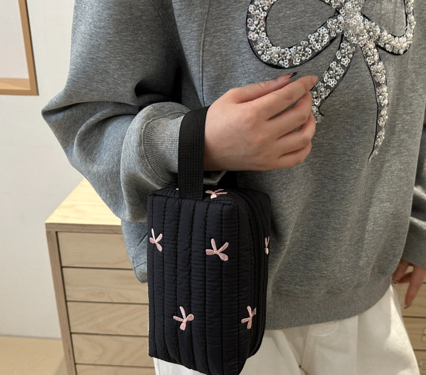 Texture Contrast Bow Wristlet