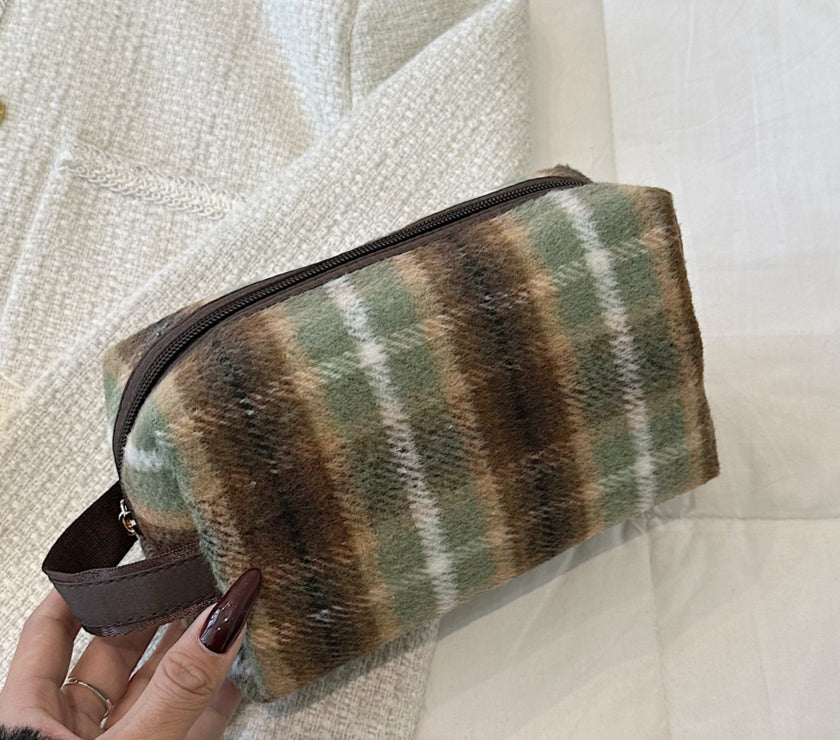 Contrast Plaid Clutch with Zipper