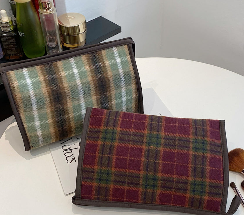 Contrast Plaid Clutch with Zipper