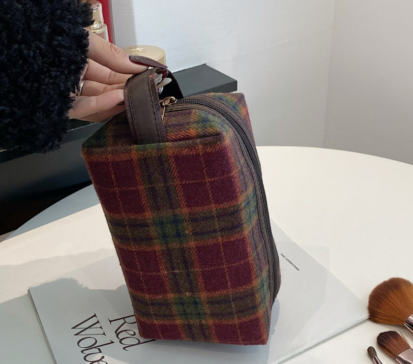 Contrast Plaid Clutch with Zipper