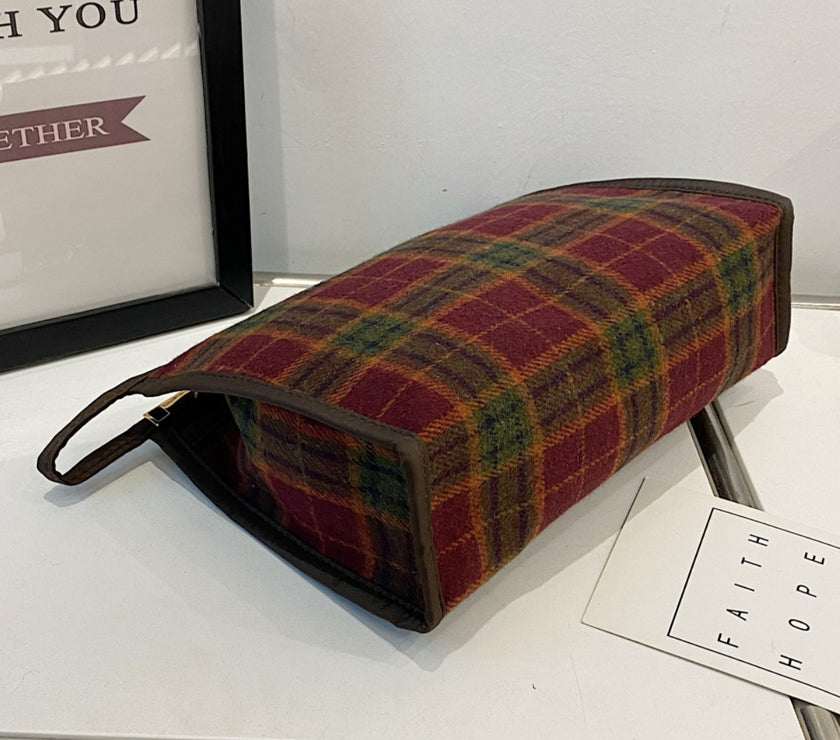 Contrast Plaid Clutch with Zipper