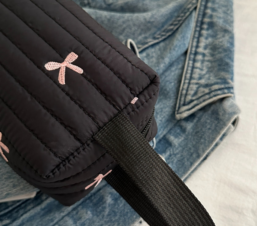 Texture Contrast Bow Wristlet