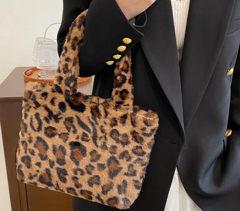 Leopard Fluff Handbag with Zip