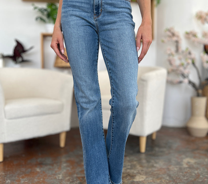 Judy Blue Full Size Mid-Rise Waist Straight Jeans