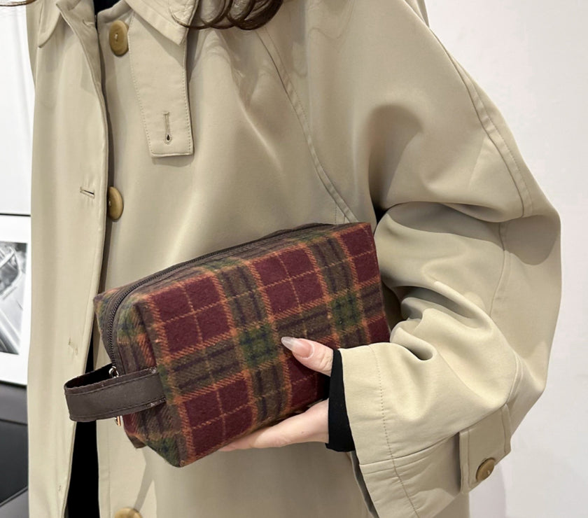 Contrast Plaid Clutch with Zipper
