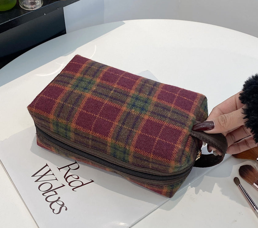 Contrast Plaid Clutch with Zipper