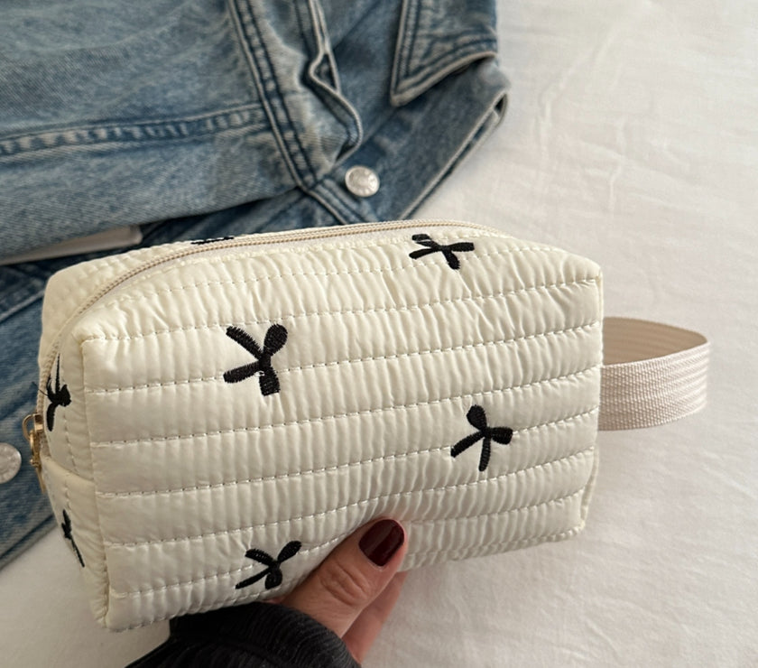 Texture Contrast Bow Wristlet