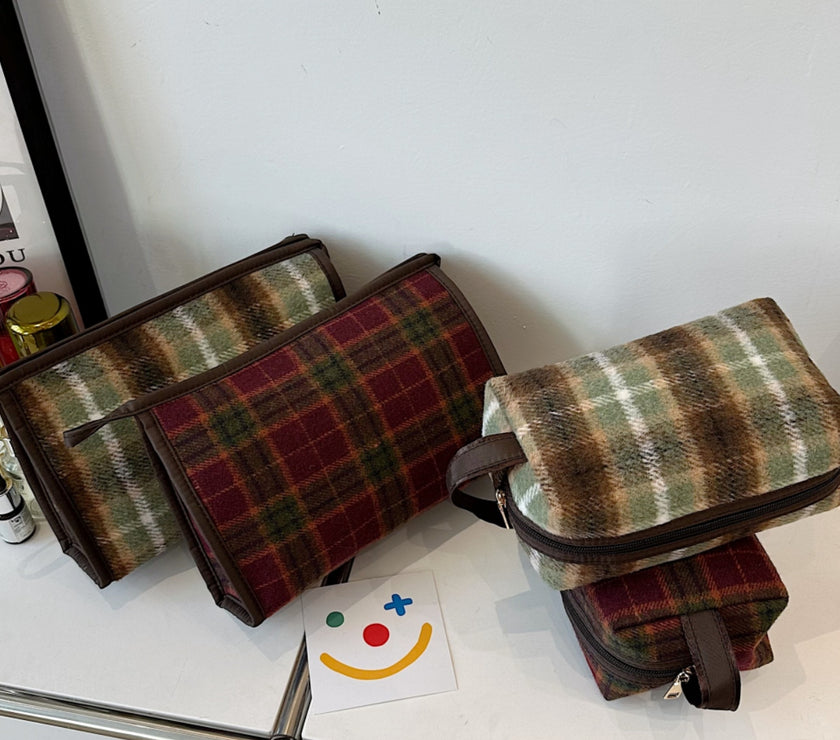 Contrast Plaid Clutch with Zipper