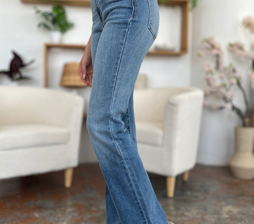 Judy Blue Full Size Mid-Rise Waist Straight Jeans