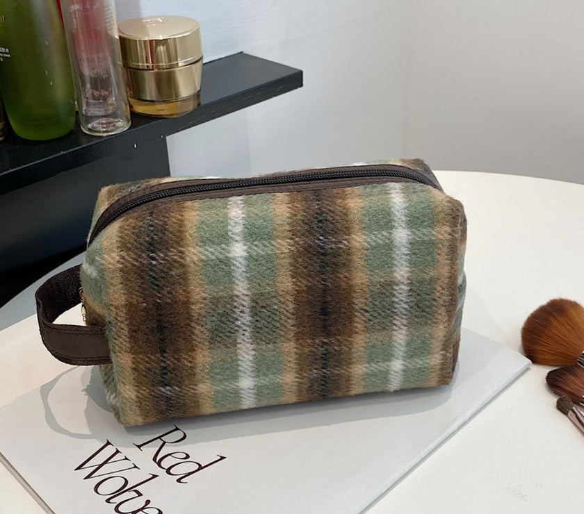 Contrast Plaid Clutch with Zipper