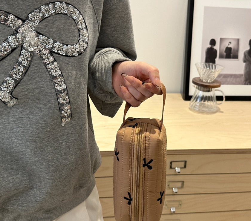 Texture Contrast Bow Wristlet