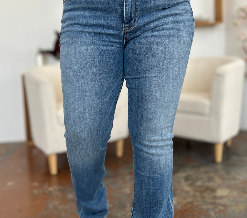 Judy Blue Full Size Mid-Rise Waist Straight Jeans