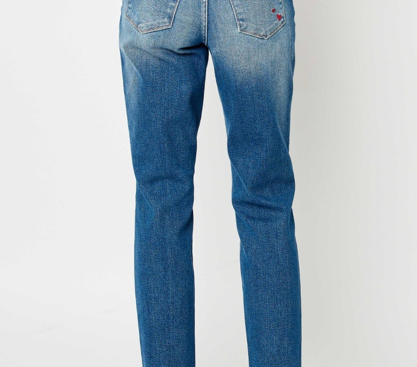 Judy Blue Full Size Queen Of Hearts Coin Pocket BF Jeans