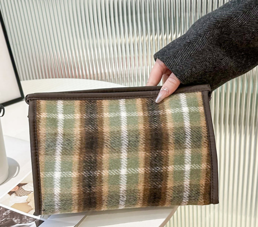 Contrast Plaid Clutch with Zipper