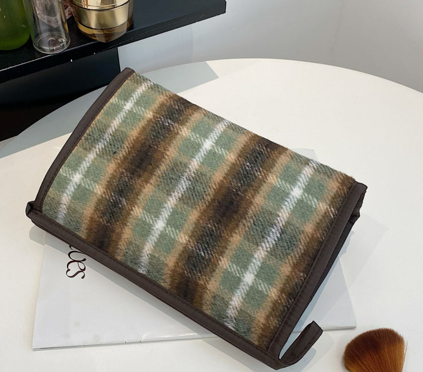 Contrast Plaid Clutch with Zipper