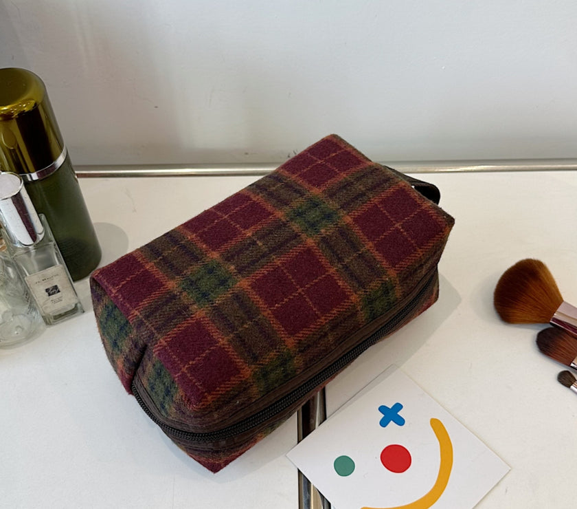 Contrast Plaid Clutch with Zipper