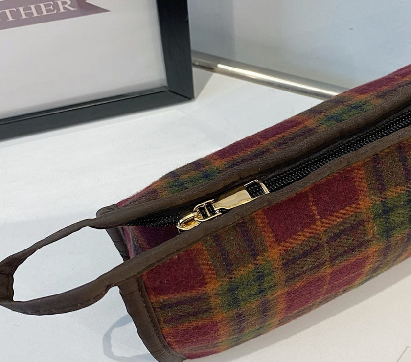 Contrast Plaid Clutch with Zipper