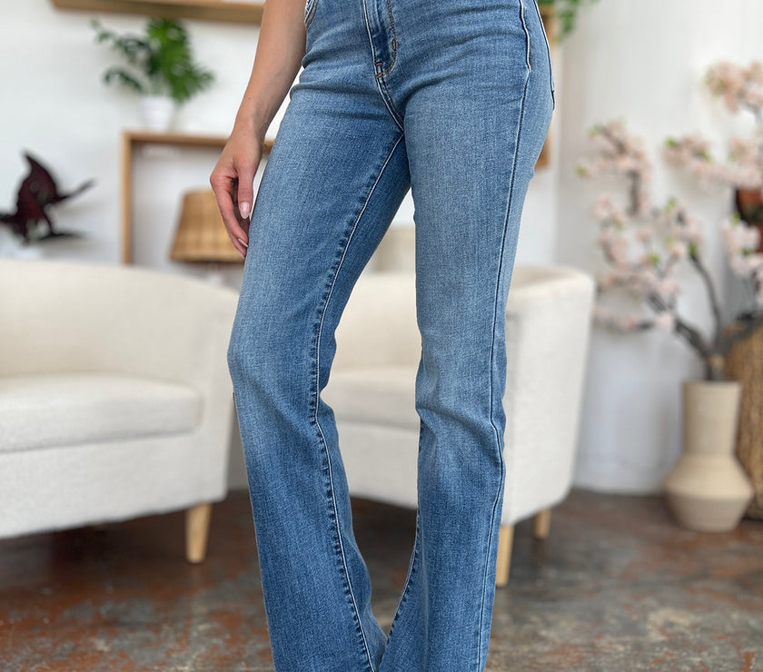 Judy Blue Full Size Mid-Rise Waist Straight Jeans