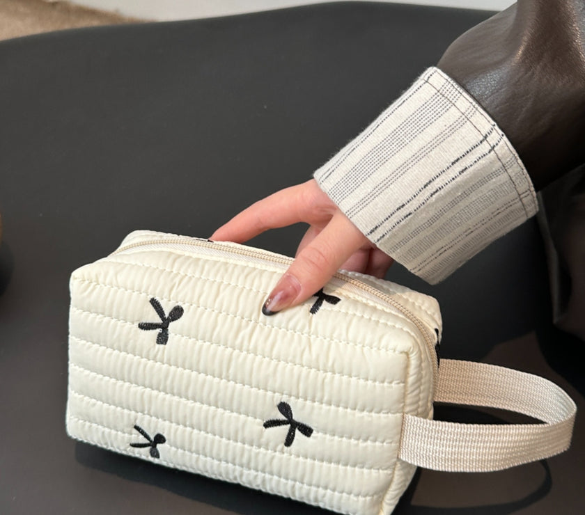 Texture Contrast Bow Wristlet