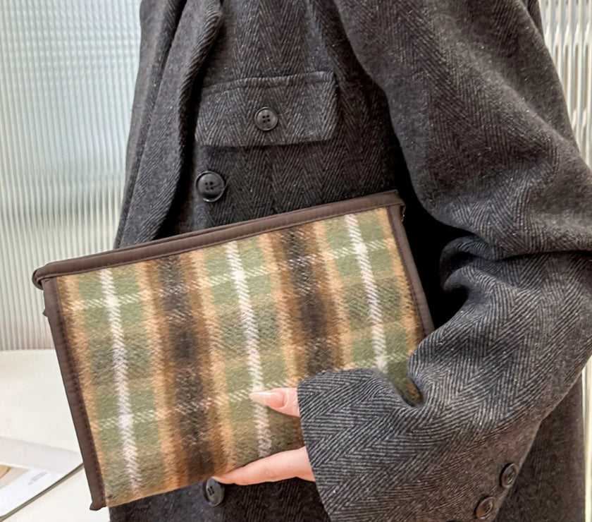 Contrast Plaid Clutch with Zipper
