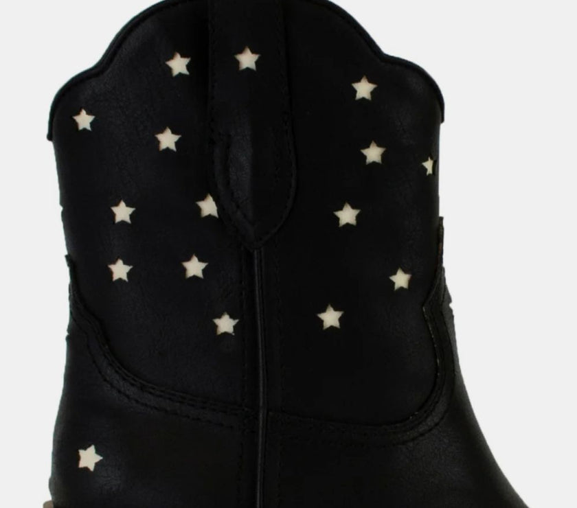 Beast Fashion Faux Leather Star-Shaped Cutouts Point Toe Boots
